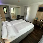 B4 ホテル 3*