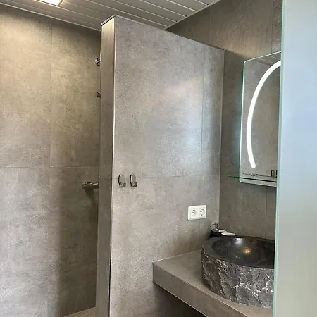 Hotel B4